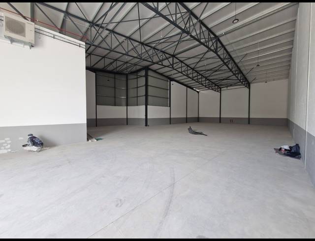 565M² WAREHOUSE TO LET IN STIKLAND INDUSTRIAL